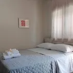 Ethra Luxury דירה